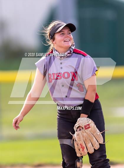 Thumbnail 1 in McCook vs. Lincoln East photogallery.