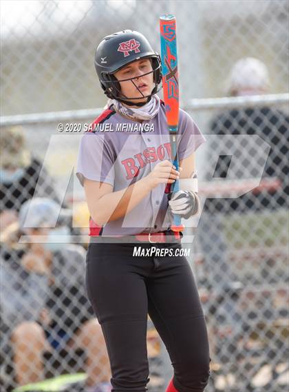 Thumbnail 3 in McCook vs. Lincoln East photogallery.