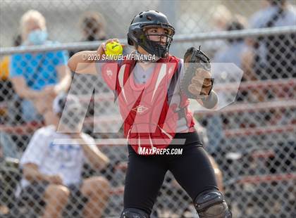 Thumbnail 2 in McCook vs. Lincoln East photogallery.