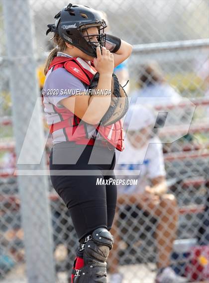 Thumbnail 3 in McCook vs. Lincoln East photogallery.
