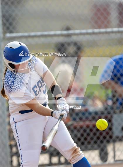 Thumbnail 2 in McCook vs. Lincoln East photogallery.