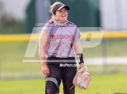Thumbnail 2 in McCook vs. Lincoln East photogallery.