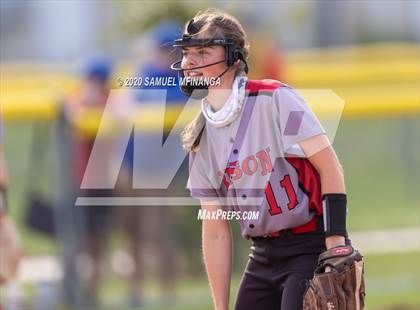 Thumbnail 3 in McCook vs. Lincoln East photogallery.