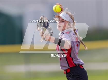 Thumbnail 1 in McCook vs. Lincoln East photogallery.