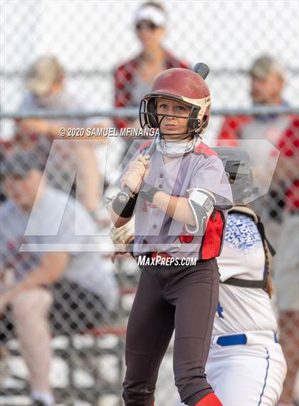 Thumbnail 2 in McCook vs. Lincoln East photogallery.