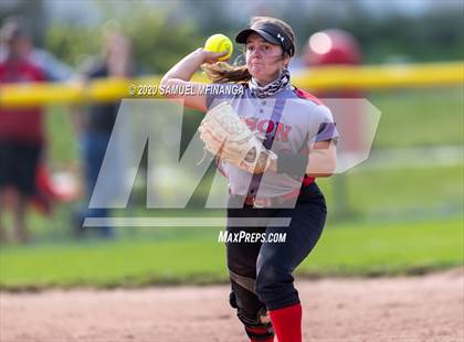 Thumbnail 2 in McCook vs. Lincoln East photogallery.