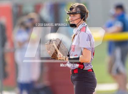 Thumbnail 1 in McCook vs. Lincoln East photogallery.