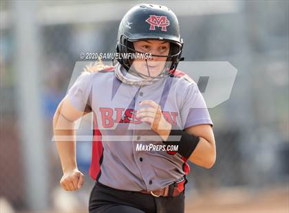 Thumbnail 2 in McCook vs. Lincoln East photogallery.