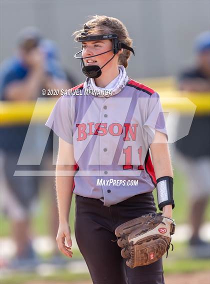 Thumbnail 3 in McCook vs. Lincoln East photogallery.