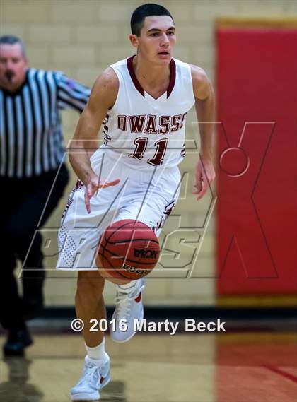 Thumbnail 2 in Helias vs Owasso (Machens Great 8 Classic) photogallery.
