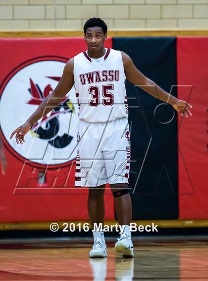 Thumbnail 1 in Helias vs Owasso (Machens Great 8 Classic) photogallery.