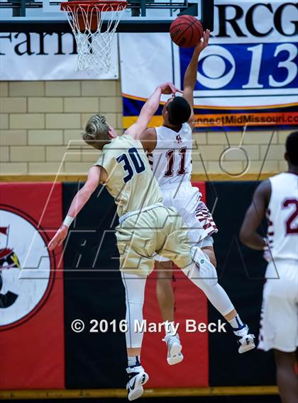 Thumbnail 3 in Helias vs Owasso (Machens Great 8 Classic) photogallery.