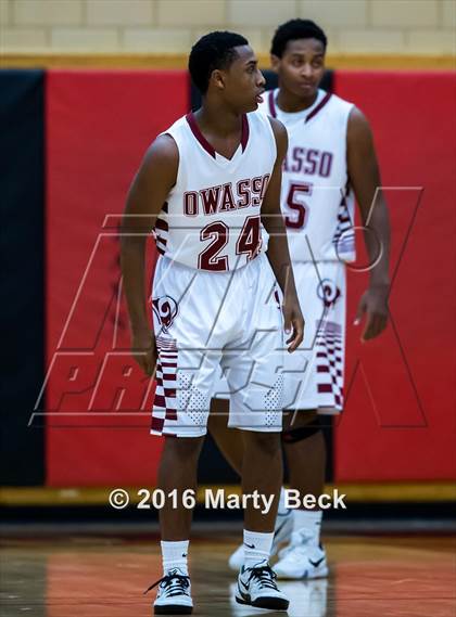 Thumbnail 2 in Helias vs Owasso (Machens Great 8 Classic) photogallery.