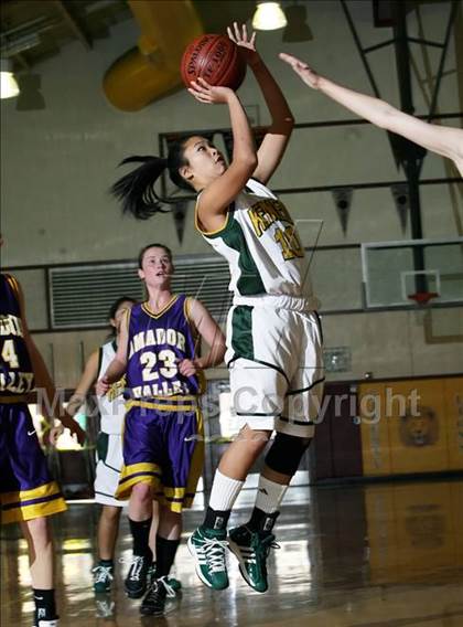 Thumbnail 3 in Amador Valley vs. Kennedy (West Coast Jamboree) photogallery.