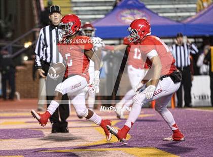Thumbnail 2 in Brentwood Academy vs. Montgomery Bell Academy (TSSAA Division II Class AA Final) photogallery.