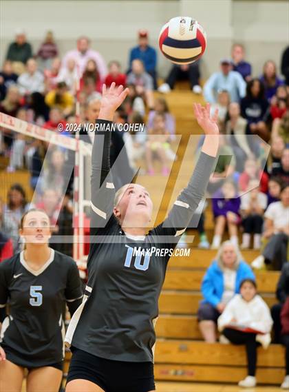 Thumbnail 3 in Joliet Catholic @ Benet Academy photogallery.