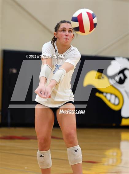 Thumbnail 2 in Joliet Catholic @ Benet Academy photogallery.