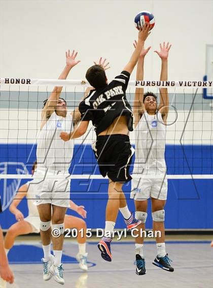 Thumbnail 2 in Oak Park vs. Corona del Mar (CIF SoCal Regional D2 Final) photogallery.