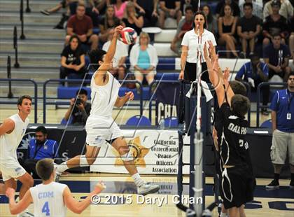 Thumbnail 2 in Oak Park vs. Corona del Mar (CIF SoCal Regional D2 Final) photogallery.