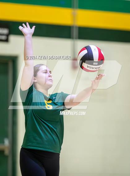 Thumbnail 2 in Royal @ Moorpark photogallery.