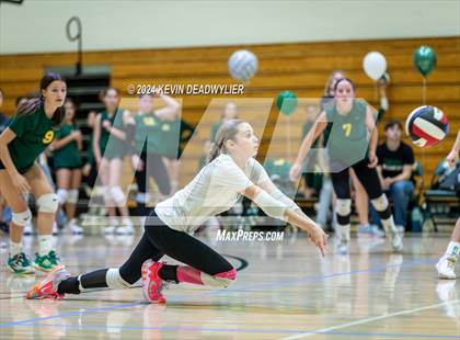Thumbnail 1 in Royal @ Moorpark photogallery.