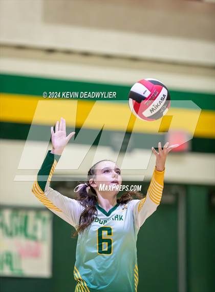Thumbnail 1 in Royal @ Moorpark photogallery.