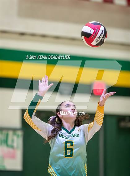 Thumbnail 2 in Royal @ Moorpark photogallery.