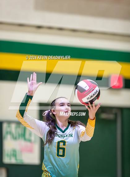 Thumbnail 3 in Royal @ Moorpark photogallery.