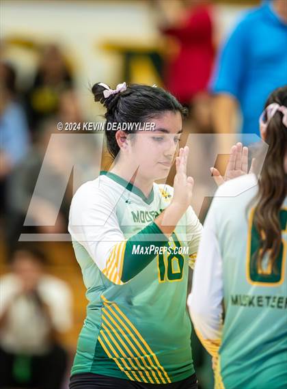 Thumbnail 2 in Royal @ Moorpark photogallery.