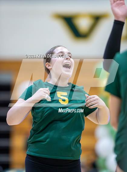 Thumbnail 2 in Royal @ Moorpark photogallery.
