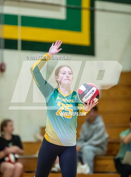 Thumbnail 1 in Royal @ Moorpark photogallery.