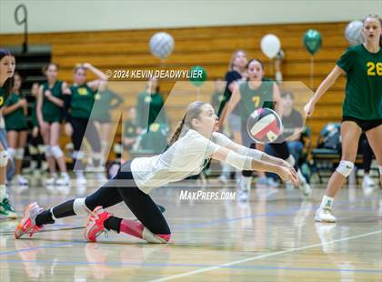Thumbnail 2 in Royal @ Moorpark photogallery.