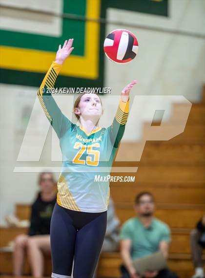 Thumbnail 2 in Royal @ Moorpark photogallery.
