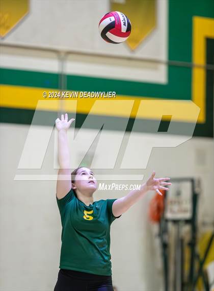 Thumbnail 2 in Royal @ Moorpark photogallery.