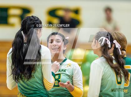 Thumbnail 2 in Royal @ Moorpark photogallery.