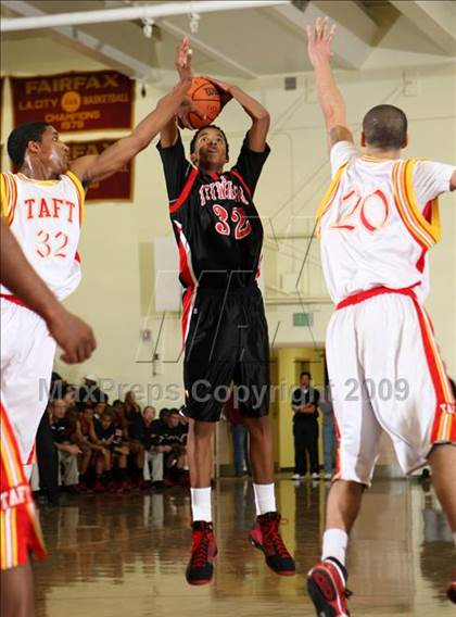 Thumbnail 3 in Etiwanda vs. Taft (Fairfax State Preview) photogallery.
