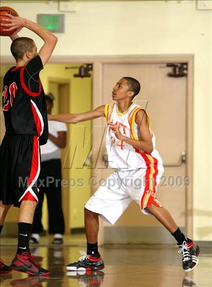 Thumbnail 2 in Etiwanda vs. Taft (Fairfax State Preview) photogallery.