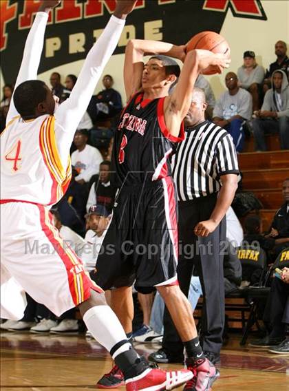 Thumbnail 2 in Etiwanda vs. Taft (Fairfax State Preview) photogallery.