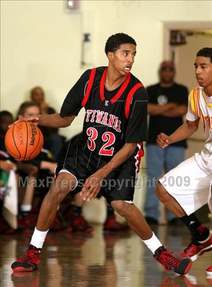 Thumbnail 2 in Etiwanda vs. Taft (Fairfax State Preview) photogallery.