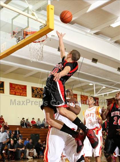 Thumbnail 1 in Etiwanda vs. Taft (Fairfax State Preview) photogallery.