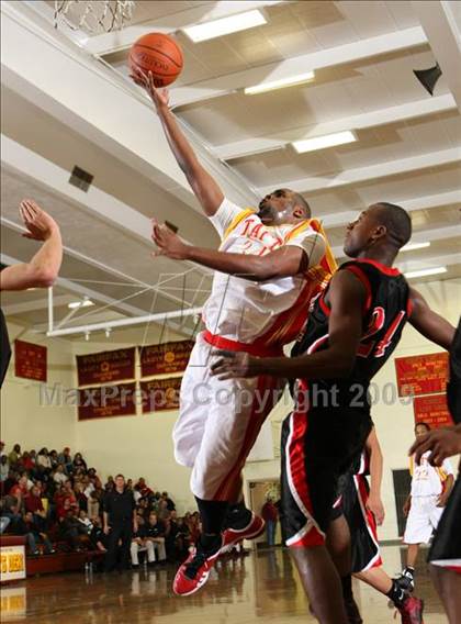 Thumbnail 1 in Etiwanda vs. Taft (Fairfax State Preview) photogallery.