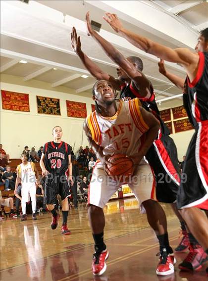 Thumbnail 3 in Etiwanda vs. Taft (Fairfax State Preview) photogallery.