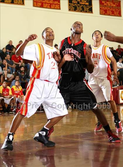 Thumbnail 1 in Etiwanda vs. Taft (Fairfax State Preview) photogallery.