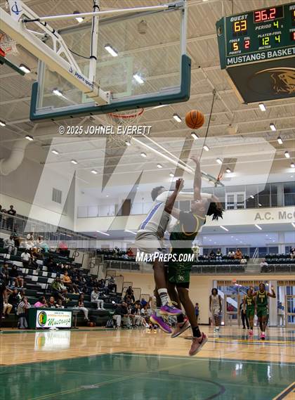 Thumbnail 3 in Chapel Hill vs. Griffin photogallery.