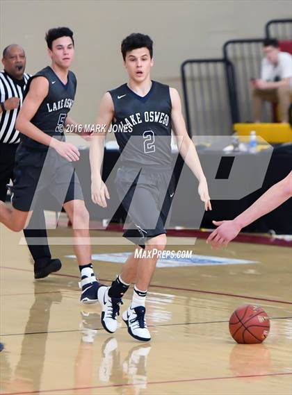 Thumbnail 2 in Perry vs. Lake Oswego (Hoophall West Invitational) photogallery.