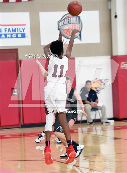 Thumbnail 2 in Perry vs. Lake Oswego (Hoophall West Invitational) photogallery.