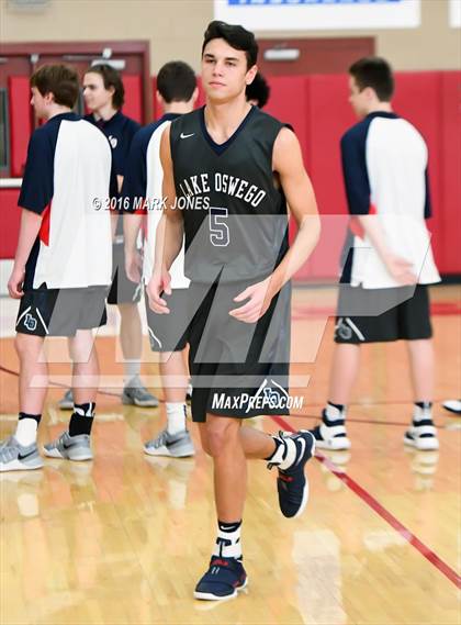 Thumbnail 3 in Perry vs. Lake Oswego (Hoophall West Invitational) photogallery.