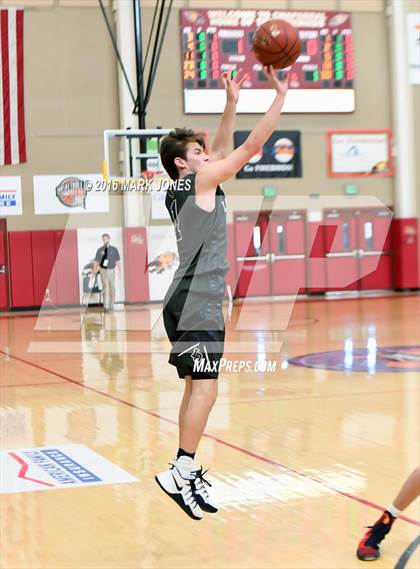 Thumbnail 1 in Perry vs. Lake Oswego (Hoophall West Invitational) photogallery.