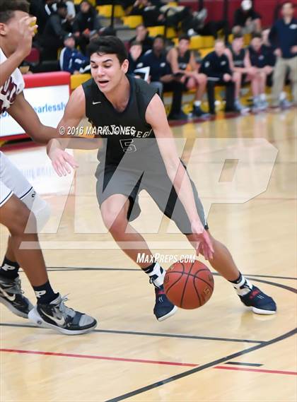 Thumbnail 2 in Perry vs. Lake Oswego (Hoophall West Invitational) photogallery.