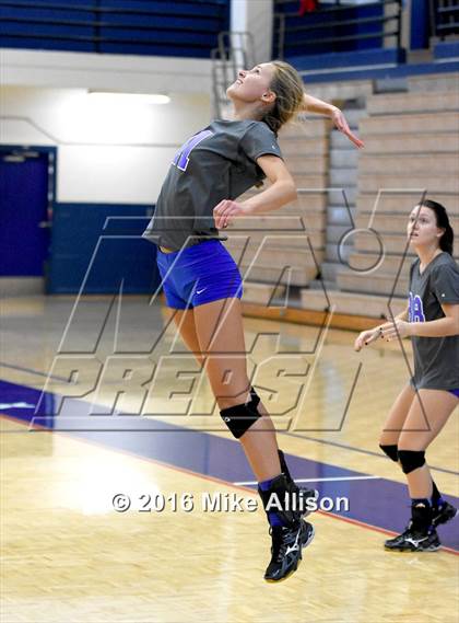 Thumbnail 2 in Soddy Daisy vs Sale Creek photogallery.